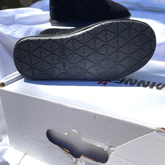 New without tags, Minnetonka Plymouth Short Boot. In original box. - Picture 4 of 8